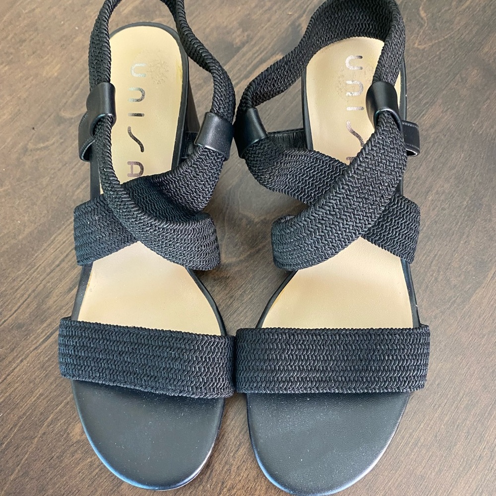 NWOT Unisa Black Strappy Women's Sandals